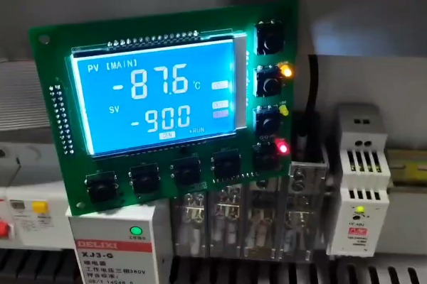 高低溫控溫系統(tǒng)單機(jī)自復(fù)疊技術(shù)實(shí)現(xiàn)-90℃低溫測試演示