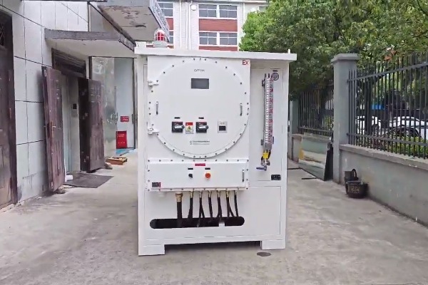 閃蒸工藝配套用防爆加熱控溫裝置50℃~350℃現(xiàn)場實(shí)拍